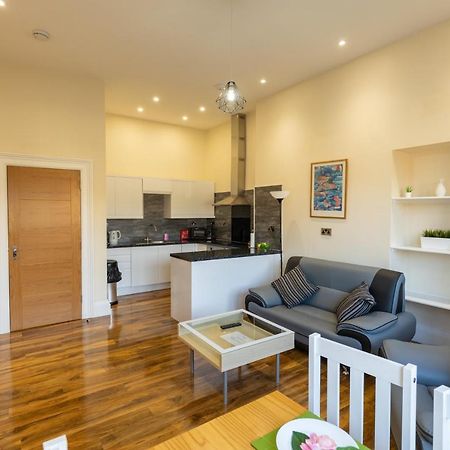 אדינבורו New 2 Bed Apartment With Stunning Views Of Arthur Seat Mountain מראה חיצוני תמונה