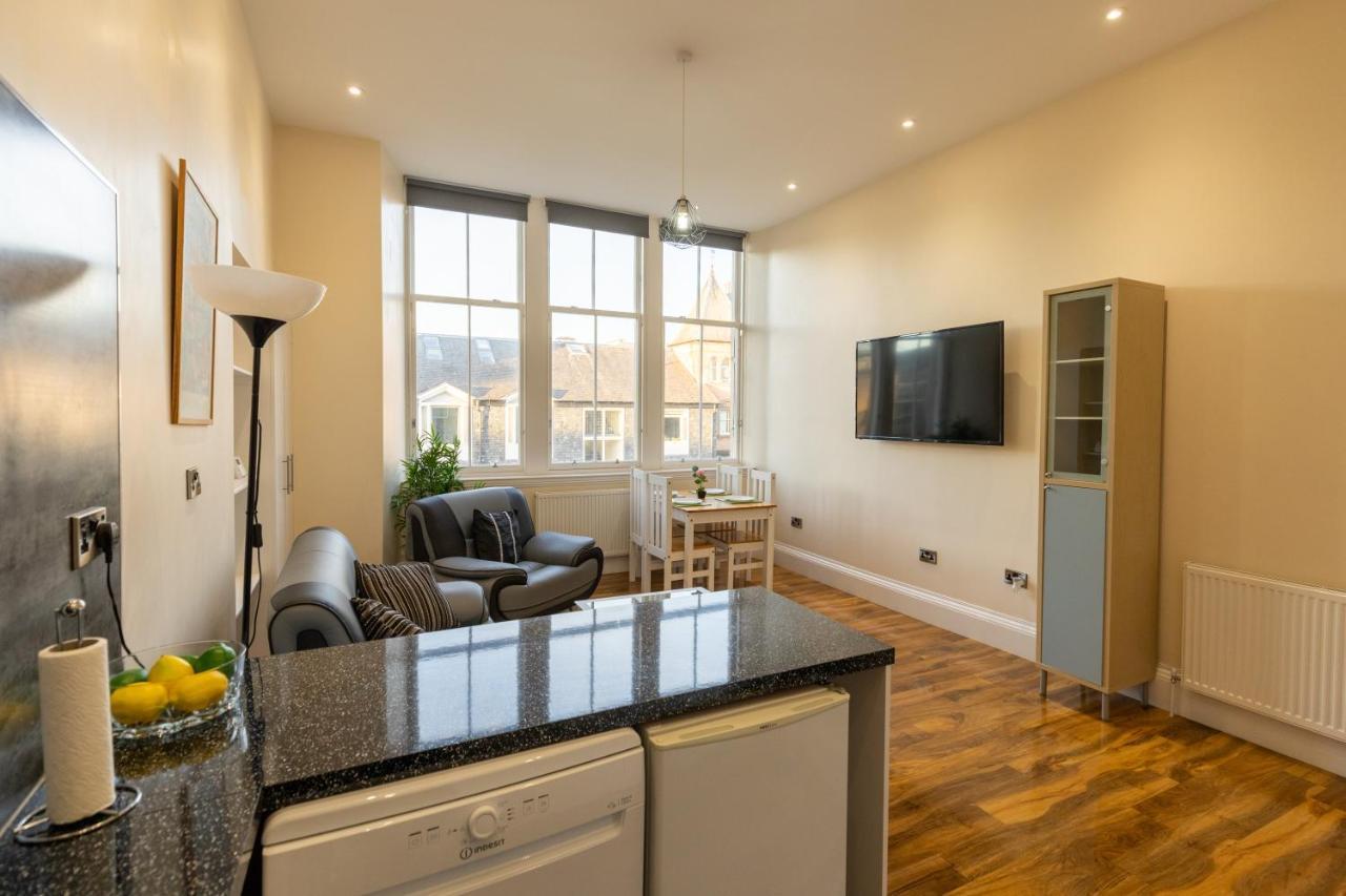 אדינבורו New 2 Bed Apartment With Stunning Views Of Arthur Seat Mountain מראה חיצוני תמונה